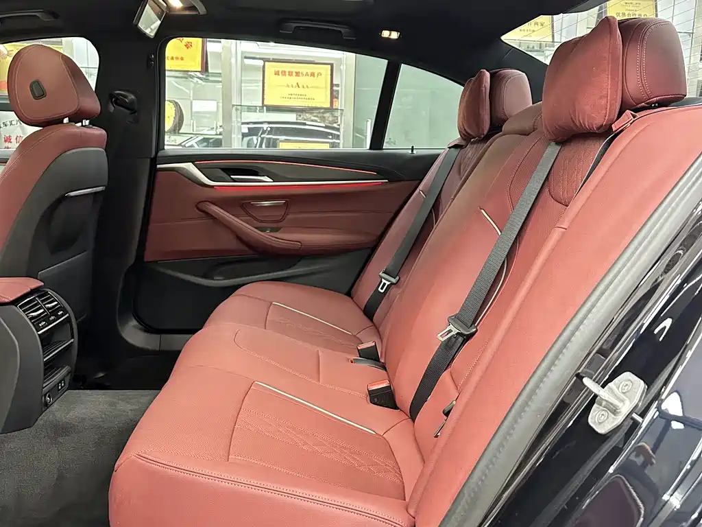 BMW 5 Series — миниатюра 9