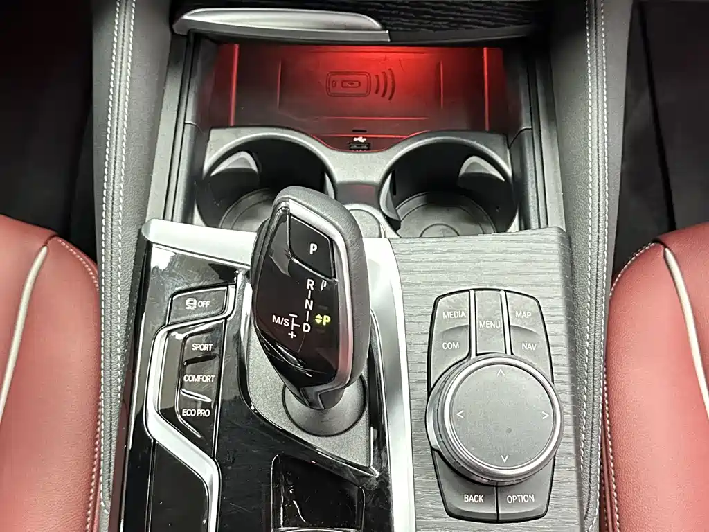 BMW 5 Series — миниатюра 17