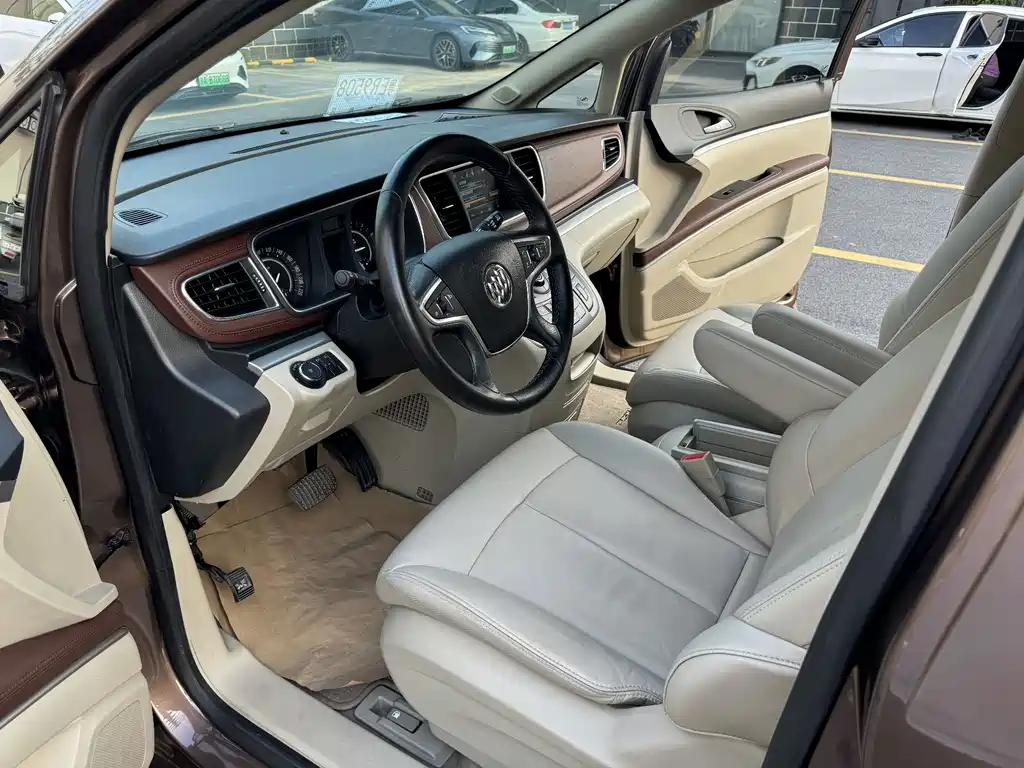 Buick GL8 — миниатюра 9