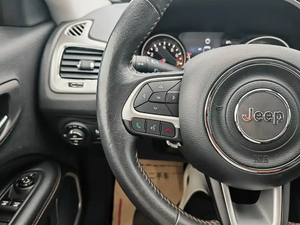 Jeep Compass — миниатюра 6