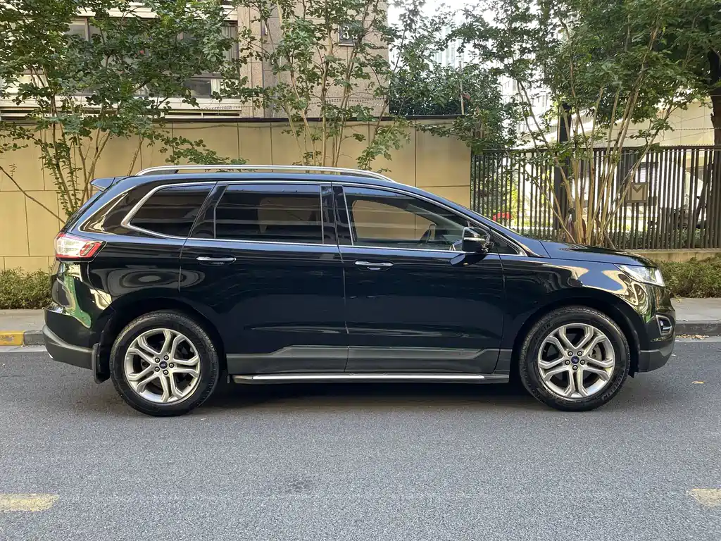 Ford Edge — миниатюра 8