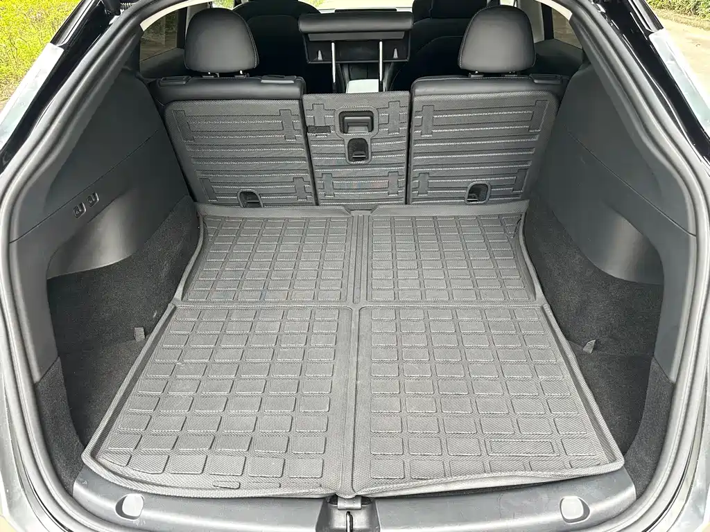 Tesla Model Y — миниатюра 19