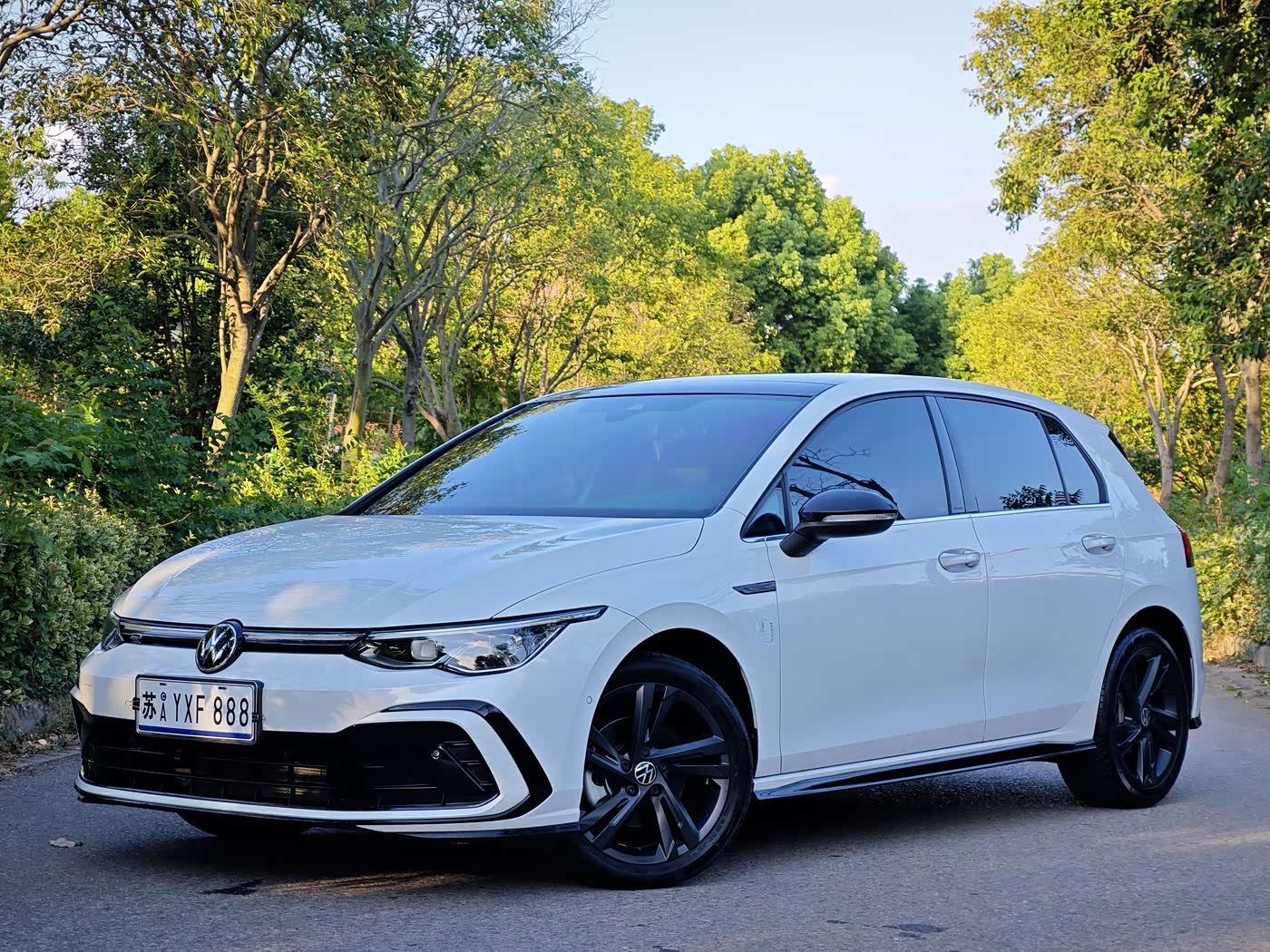 Volkswagen Golf 1.4 л 2022 г. Белый, пробег 34000 км