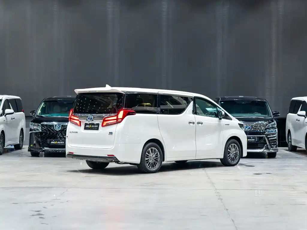 Toyota Alphard — миниатюра 4