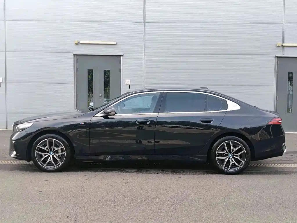 BMW i5 — миниатюра 3