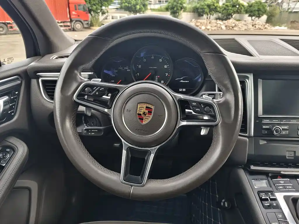 Porsche Macan — миниатюра 15