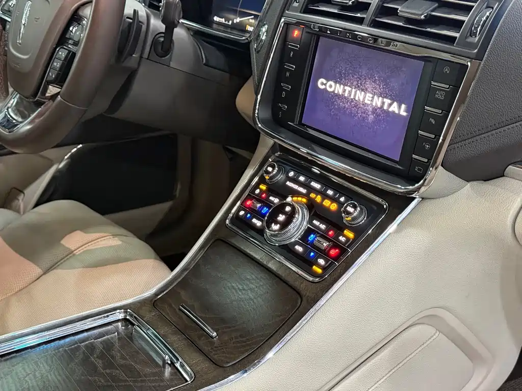 Lincoln Continental — миниатюра 17