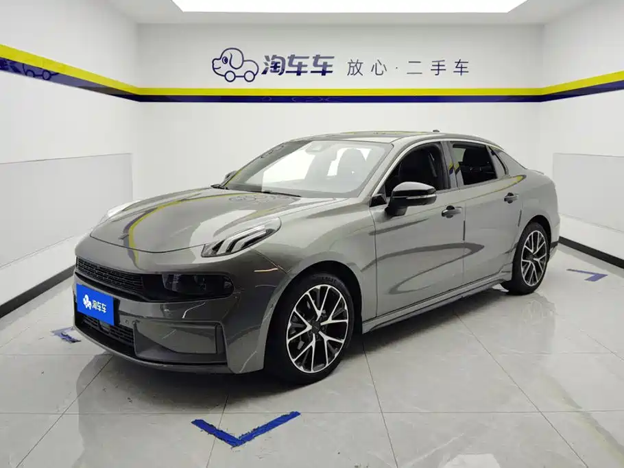 Lynk & Co 03