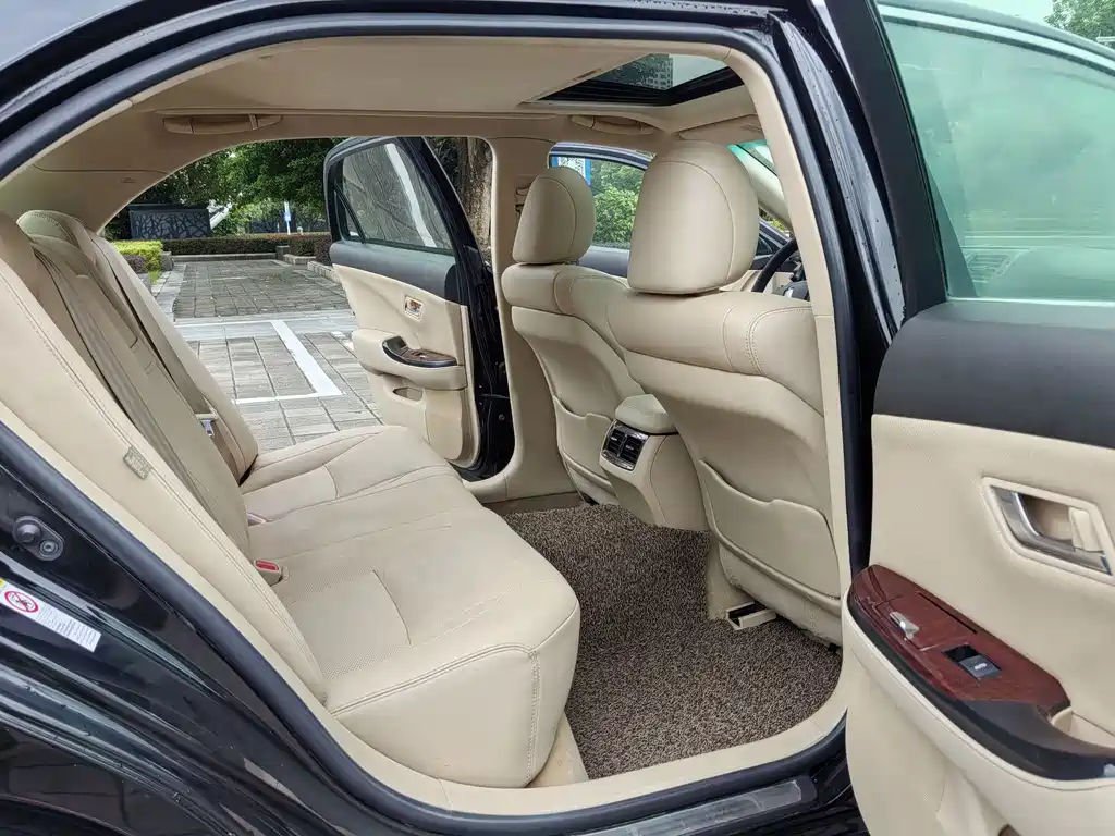 Toyota Crown — миниатюра 16