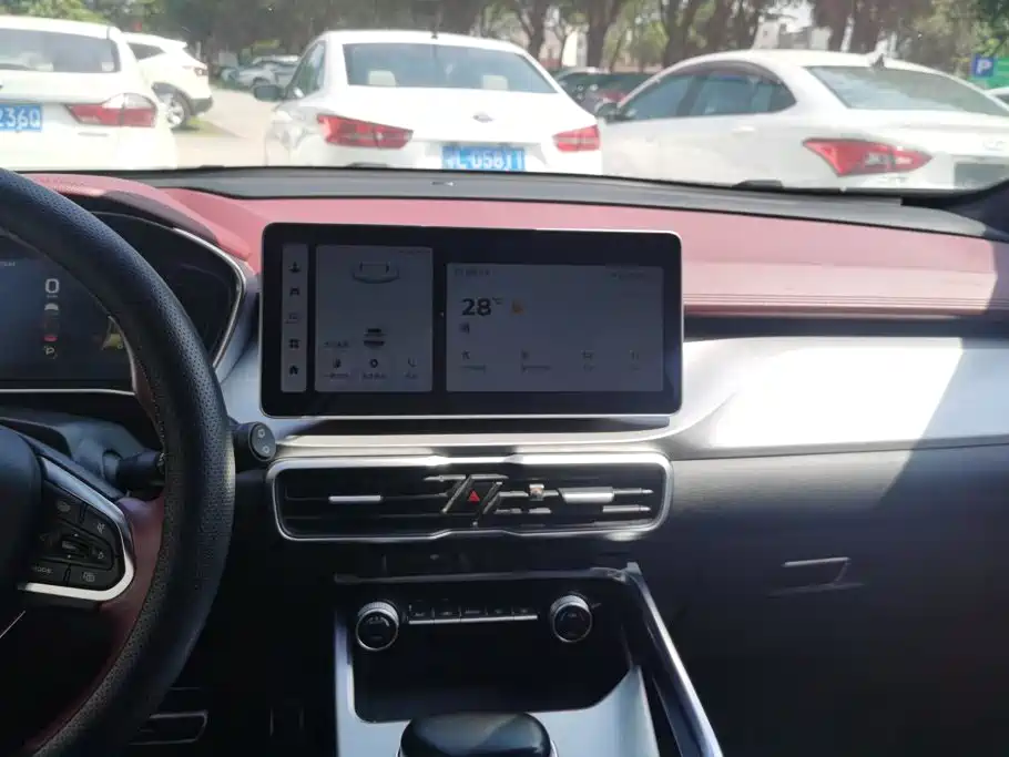 Geely Binyue — миниатюра 13