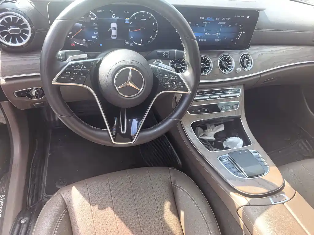 Mercedes-Benz E-Class — миниатюра 6