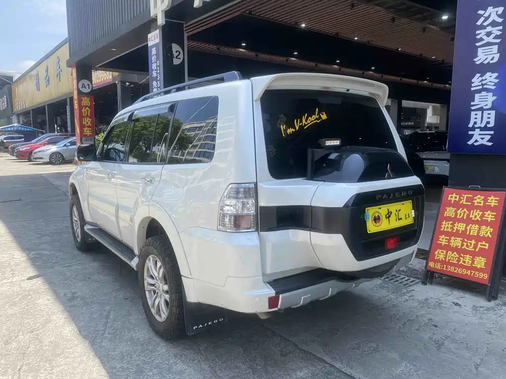 Mitsubishi Pajero (Import) — миниатюра 9