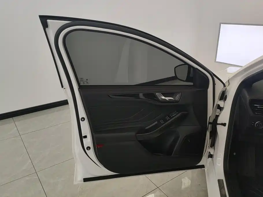 Ford Focus — миниатюра 7