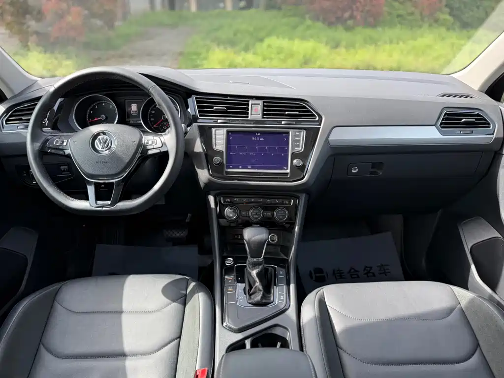 Volkswagen Tiguan L - фото 9