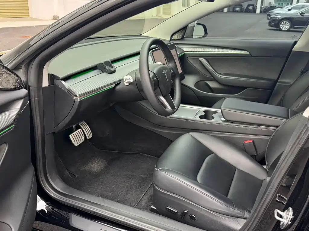 Tesla Model 3 — миниатюра 6