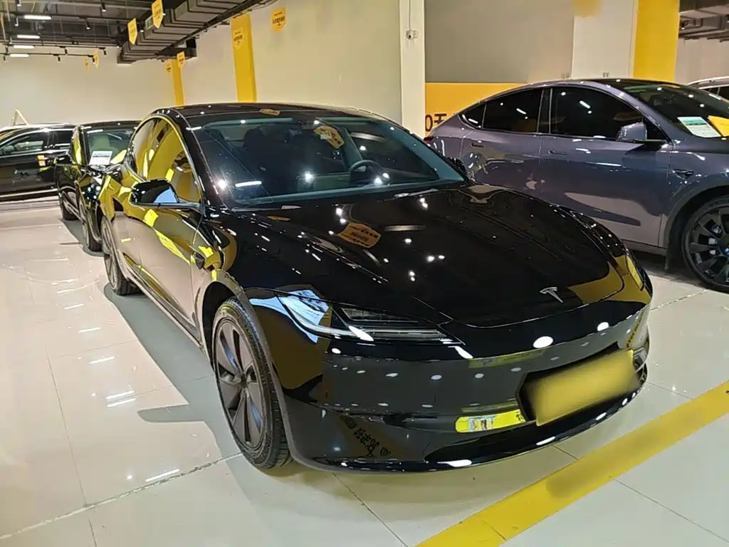 Tesla Model 3 — миниатюра 4