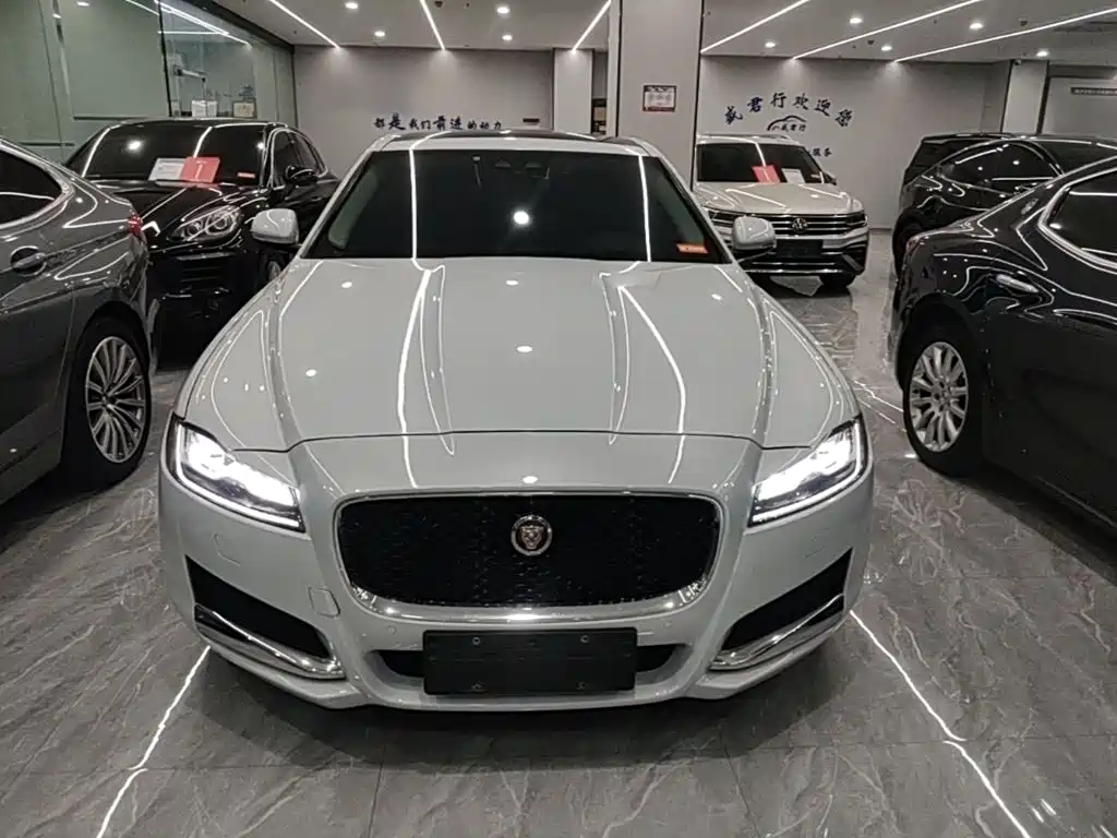 Jaguar XFL — миниатюра 3
