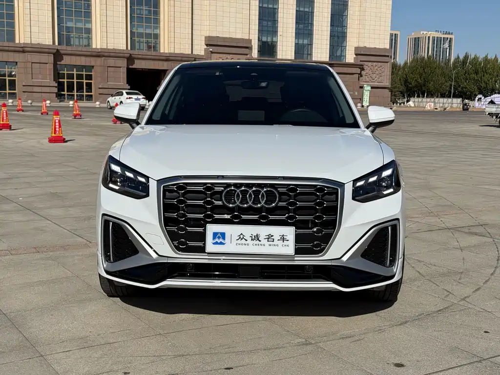 Audi Q2L 2024