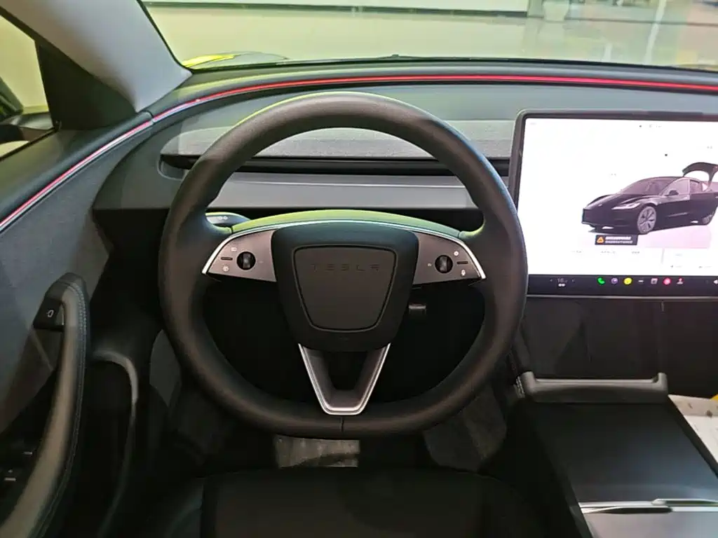Tesla Model 3 — миниатюра 11