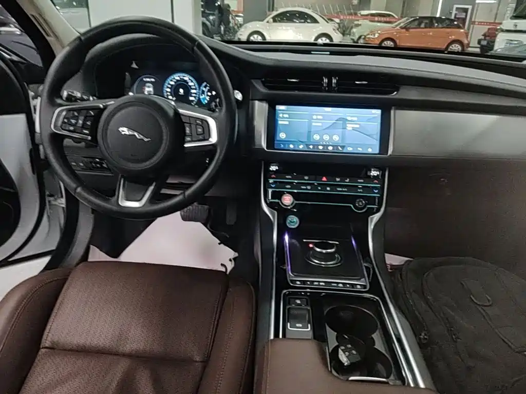 Jaguar XFL — миниатюра 10