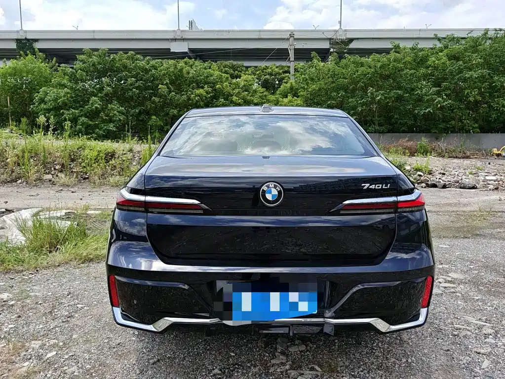 BMW 7 Series — миниатюра 3
