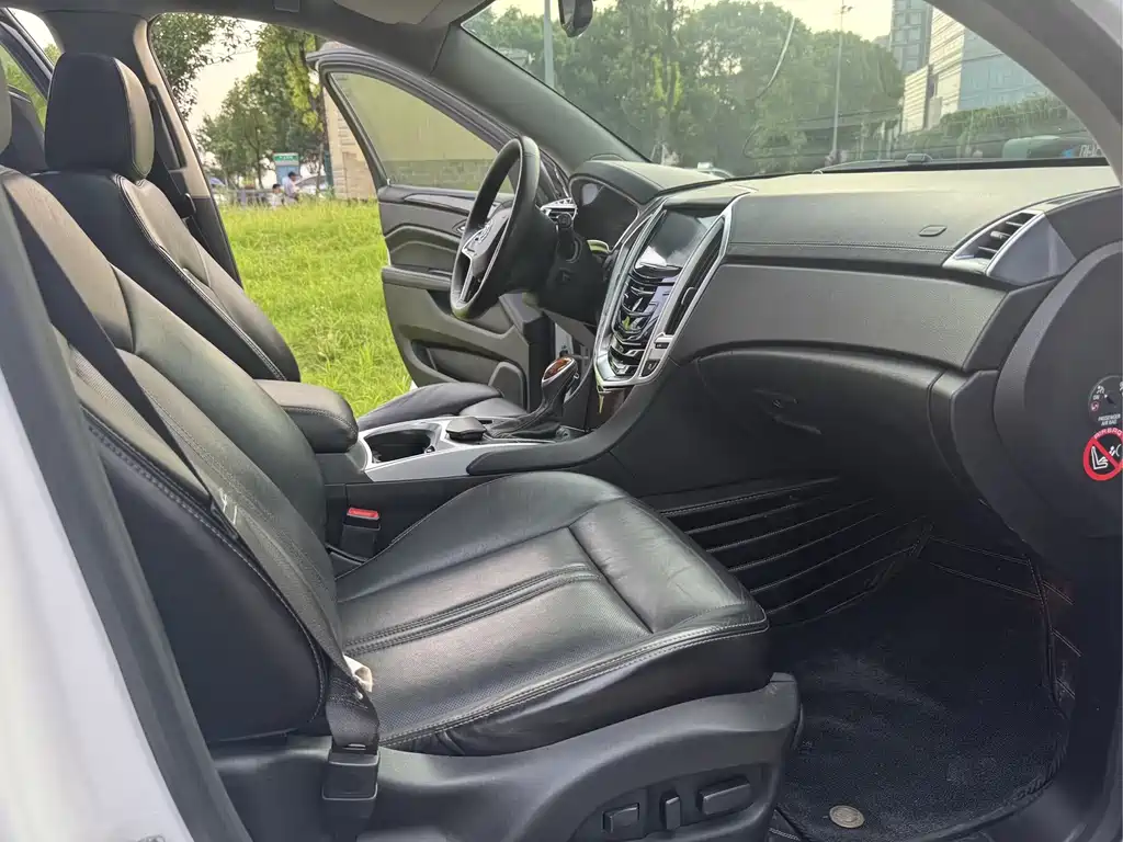 Cadillac SRX — миниатюра 7