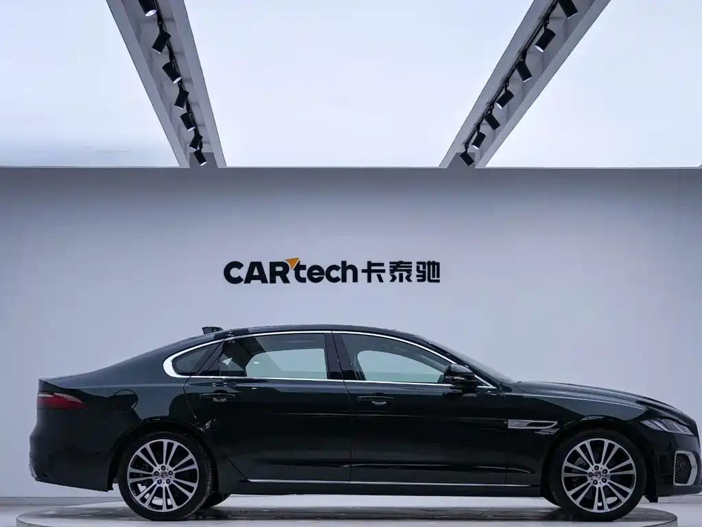 Jaguar XFL 2024 2.0T P250 Premium Luxury