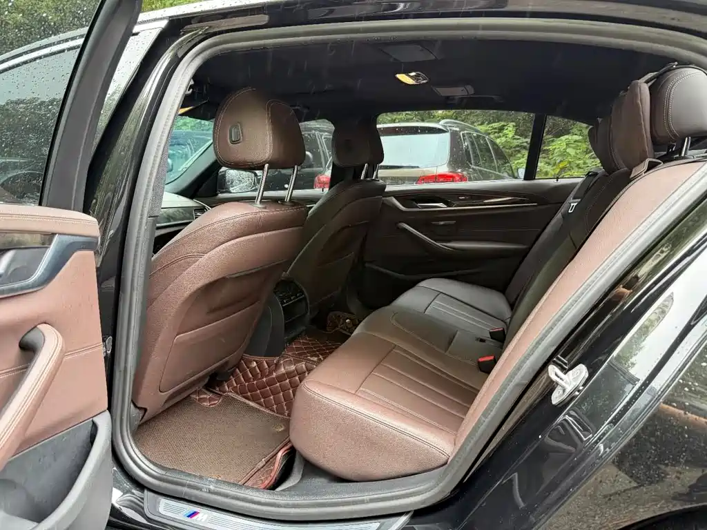 BMW 5 Series — миниатюра 5