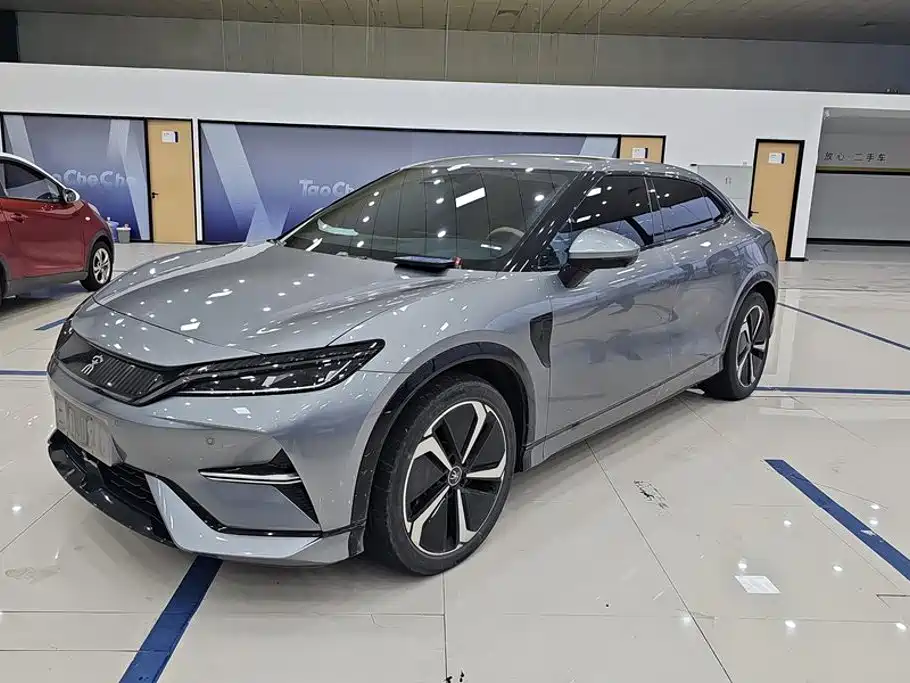 BYD L EV