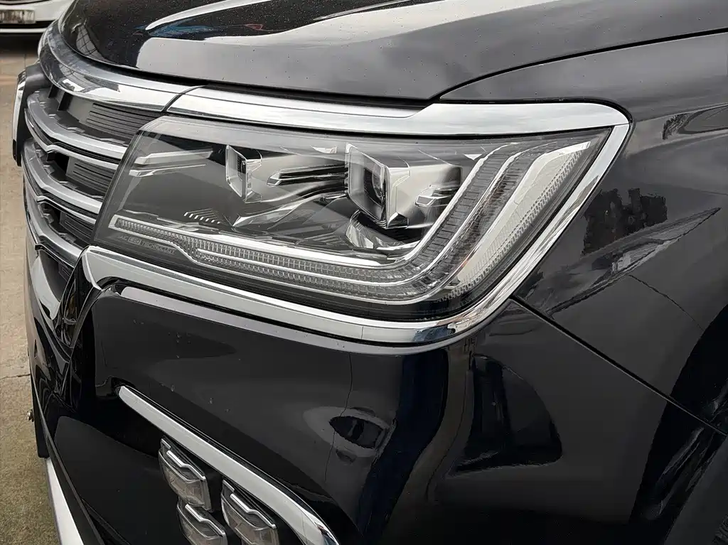 Roewe RX8 — миниатюра 15