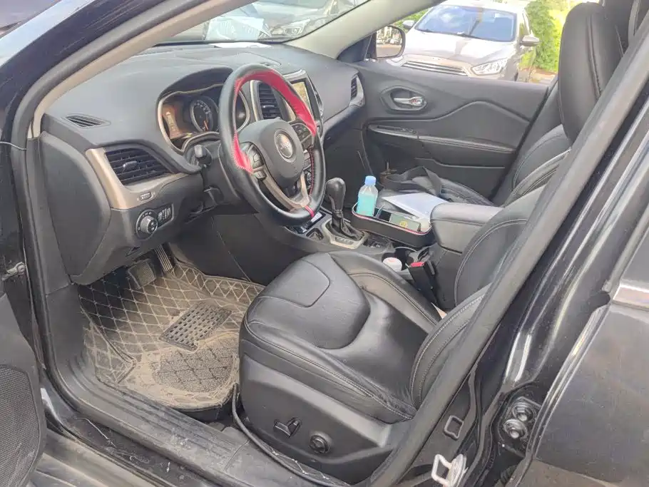 Jeep Cherokee — миниатюра 9