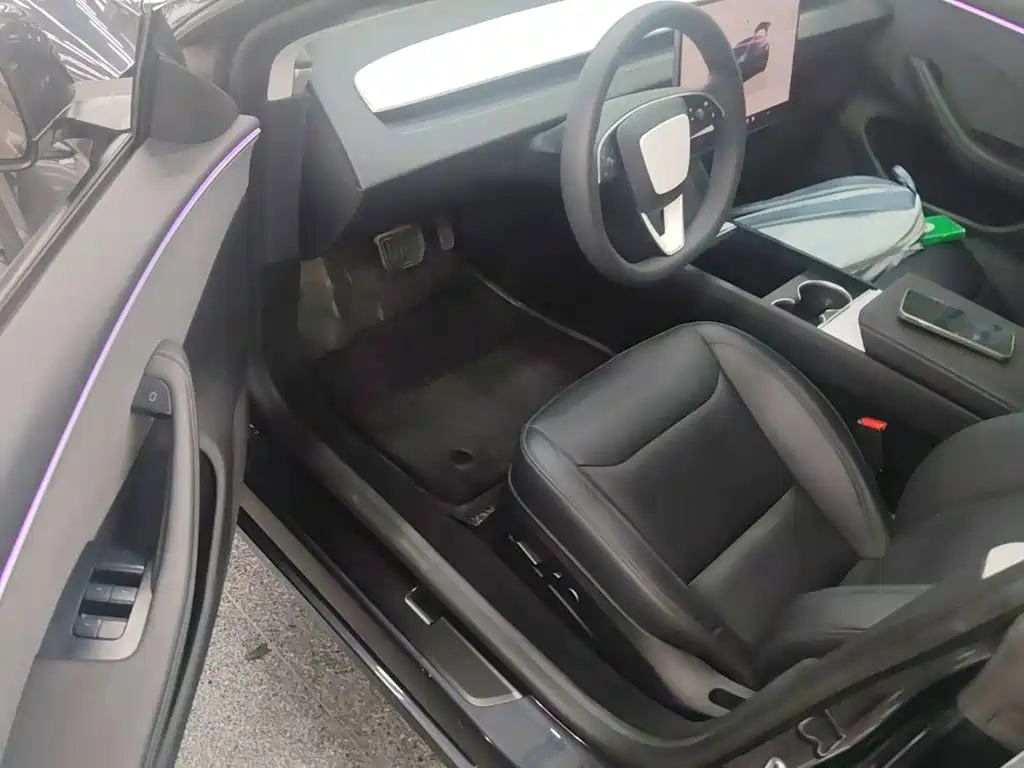 Tesla Model 3 — миниатюра 16