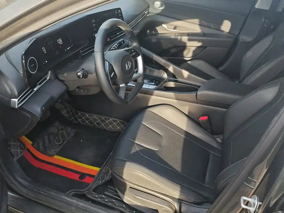 Hyundai Elantra — миниатюра 9