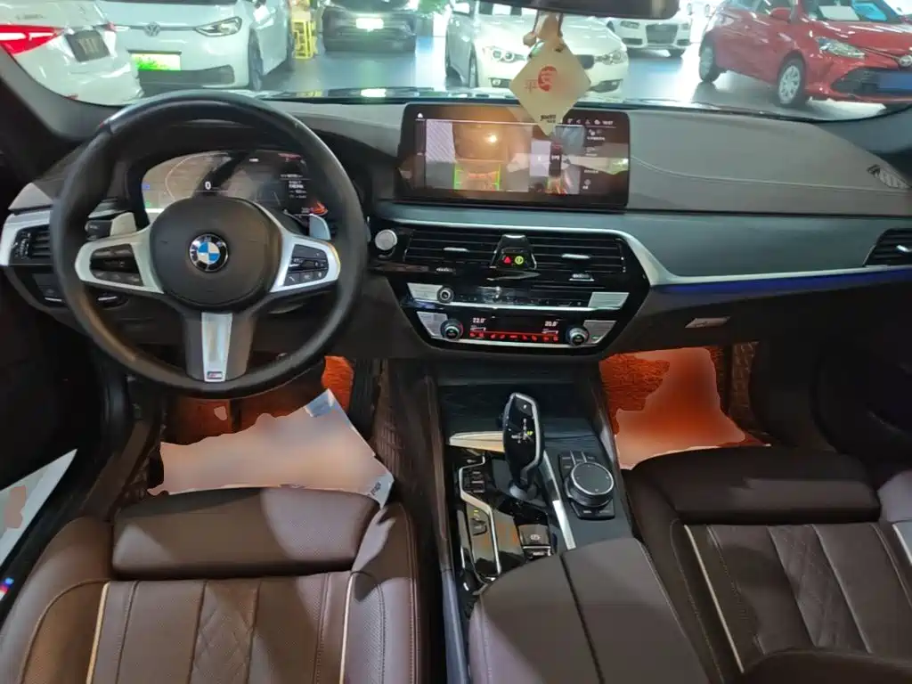 BMW 5 Series — миниатюра 10