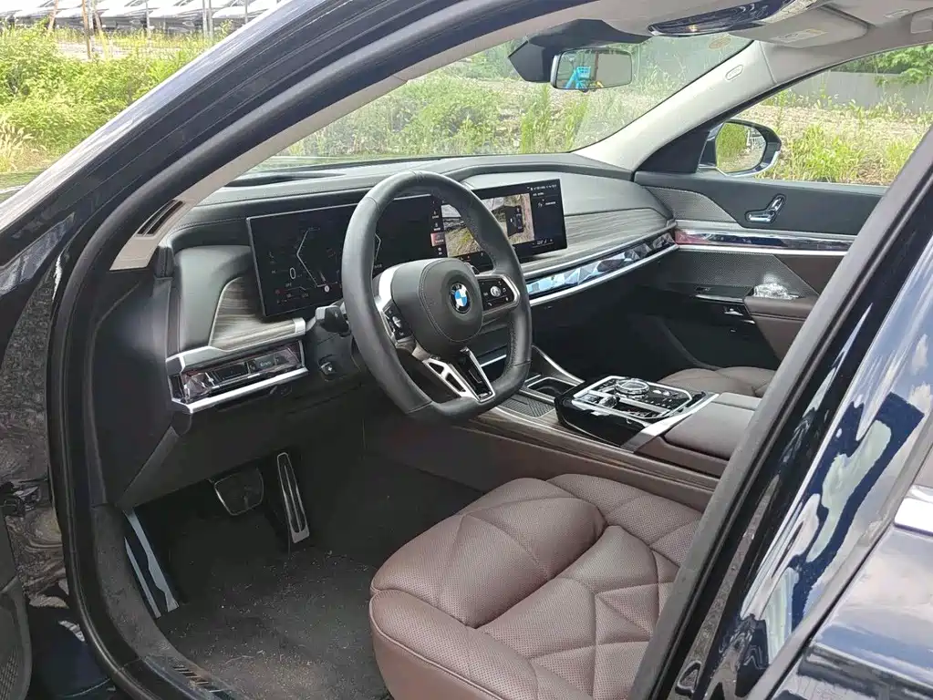 BMW 7 Series — миниатюра 7