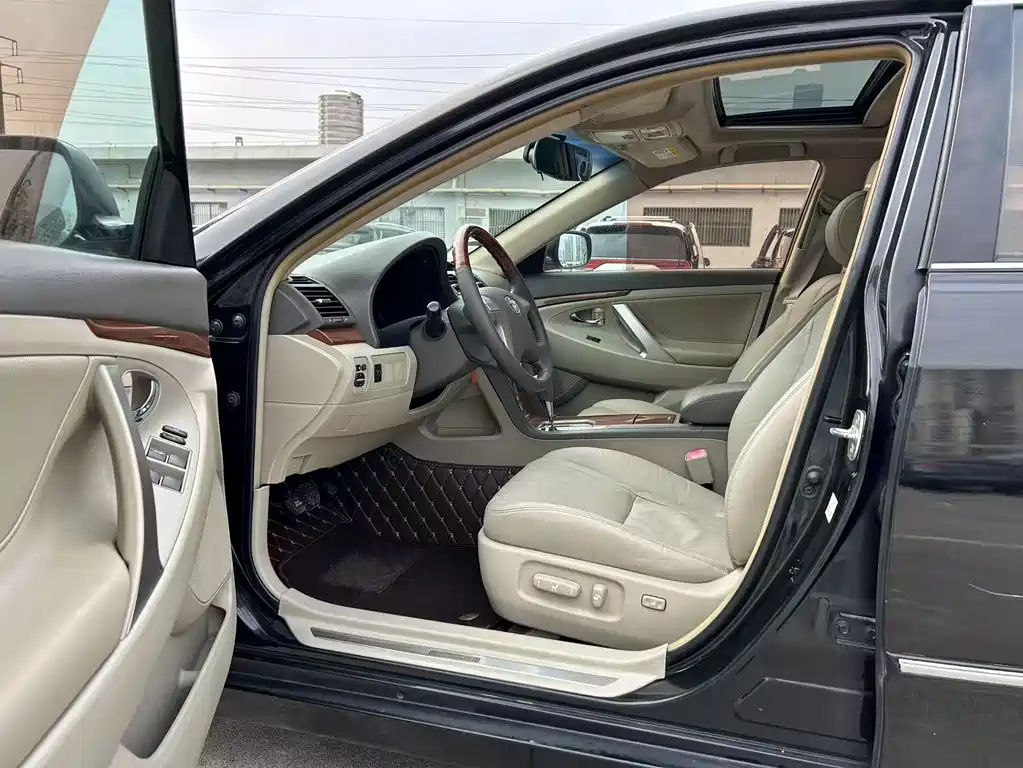 Toyota Camry 2013 200G Luxury