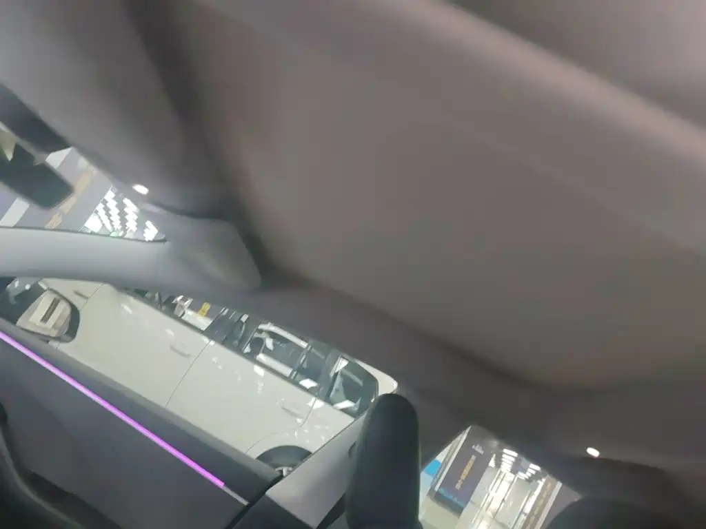 Tesla Model 3 — миниатюра 18