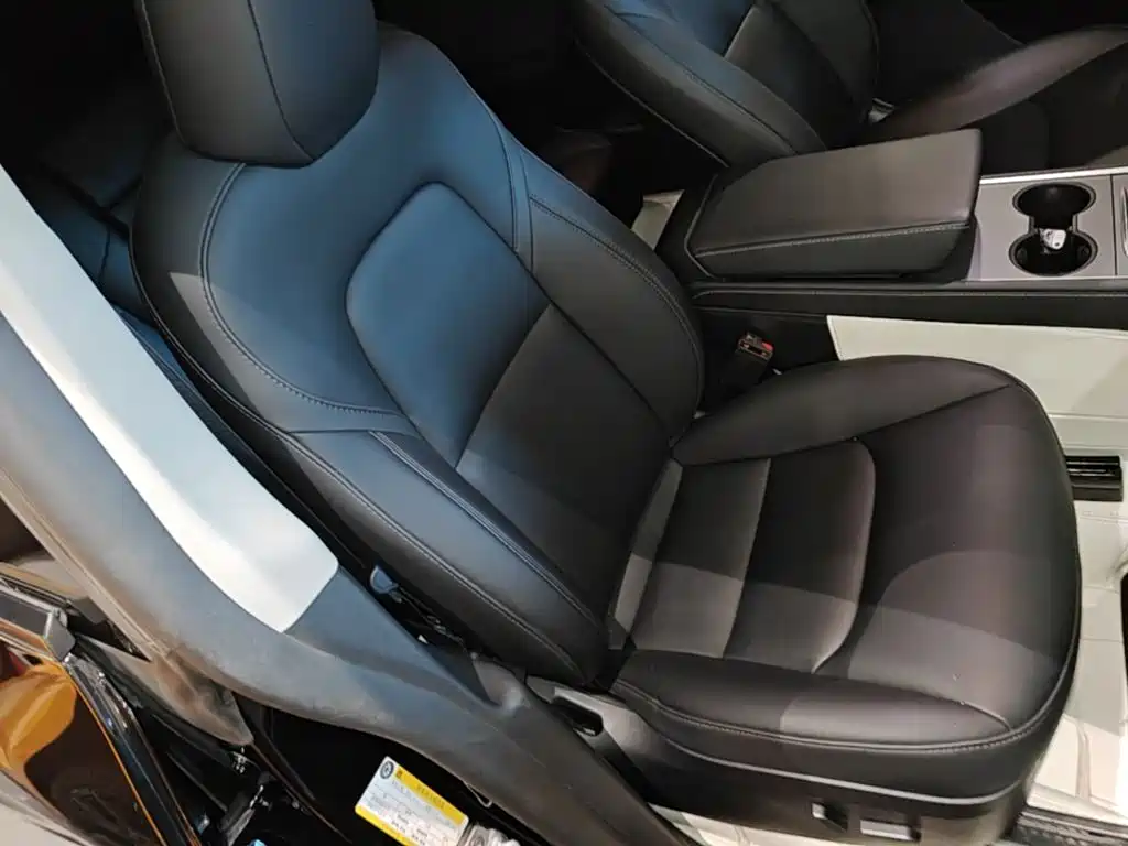 Tesla Model Y — миниатюра 25