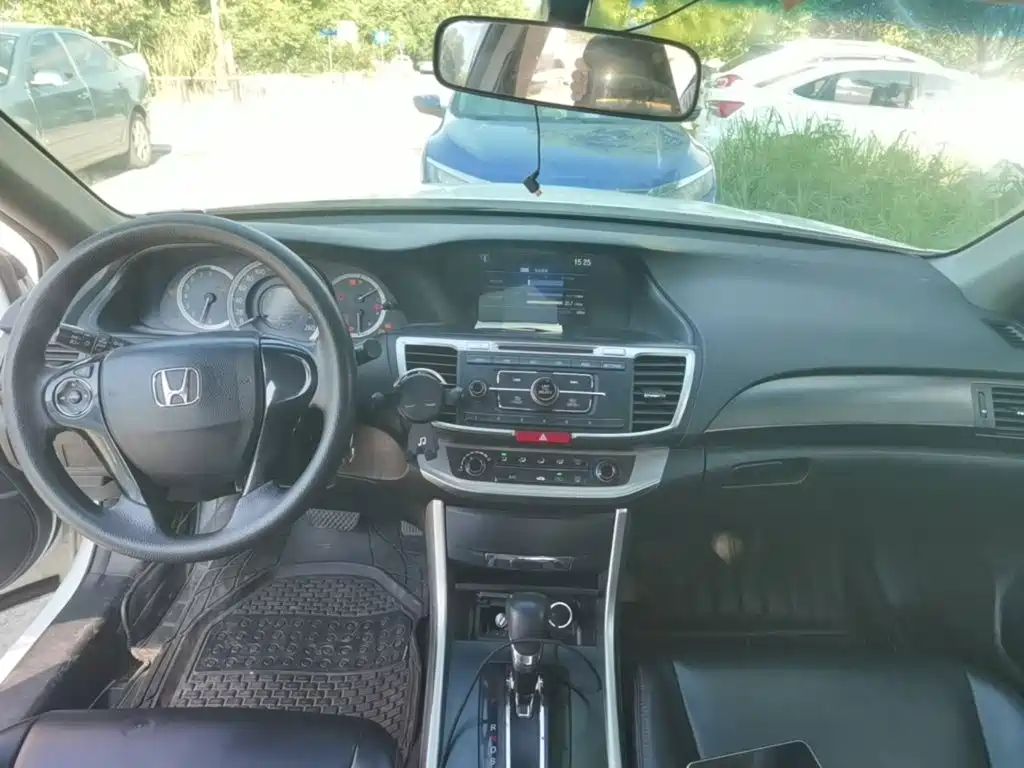 Honda Accord — миниатюра 14