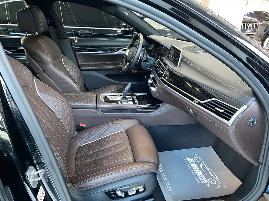 BMW 7 Series — миниатюра 10