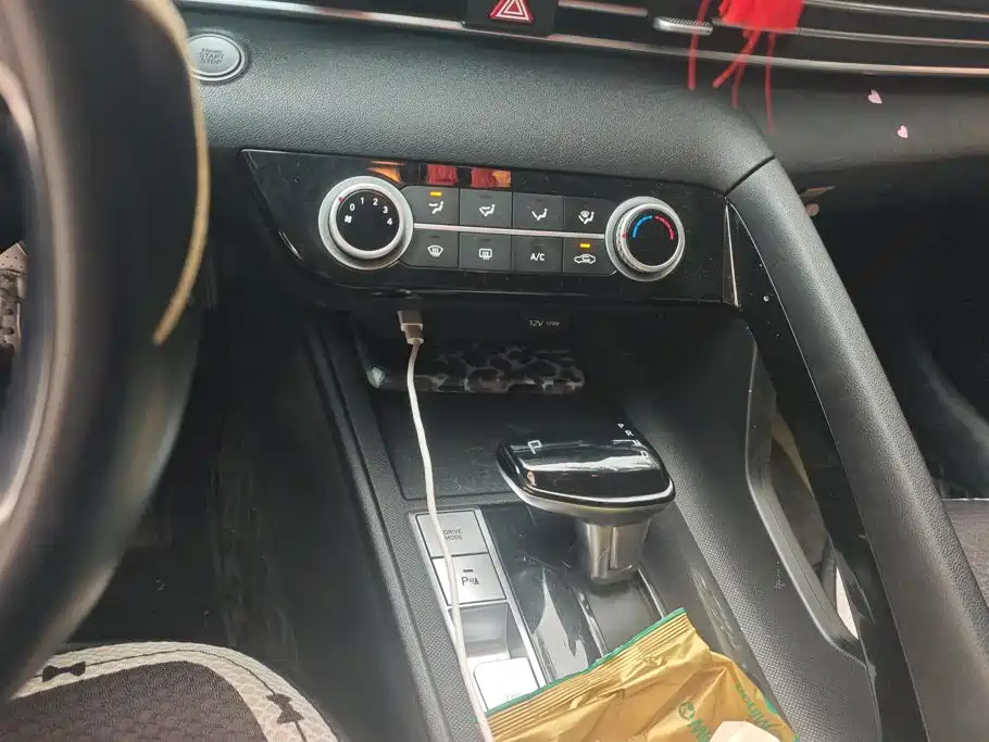 Hyundai Elantra — миниатюра 15
