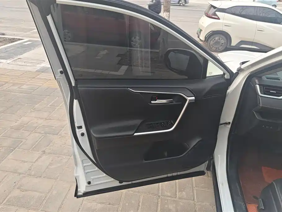 TOYOTA RAV4 RONGFANG