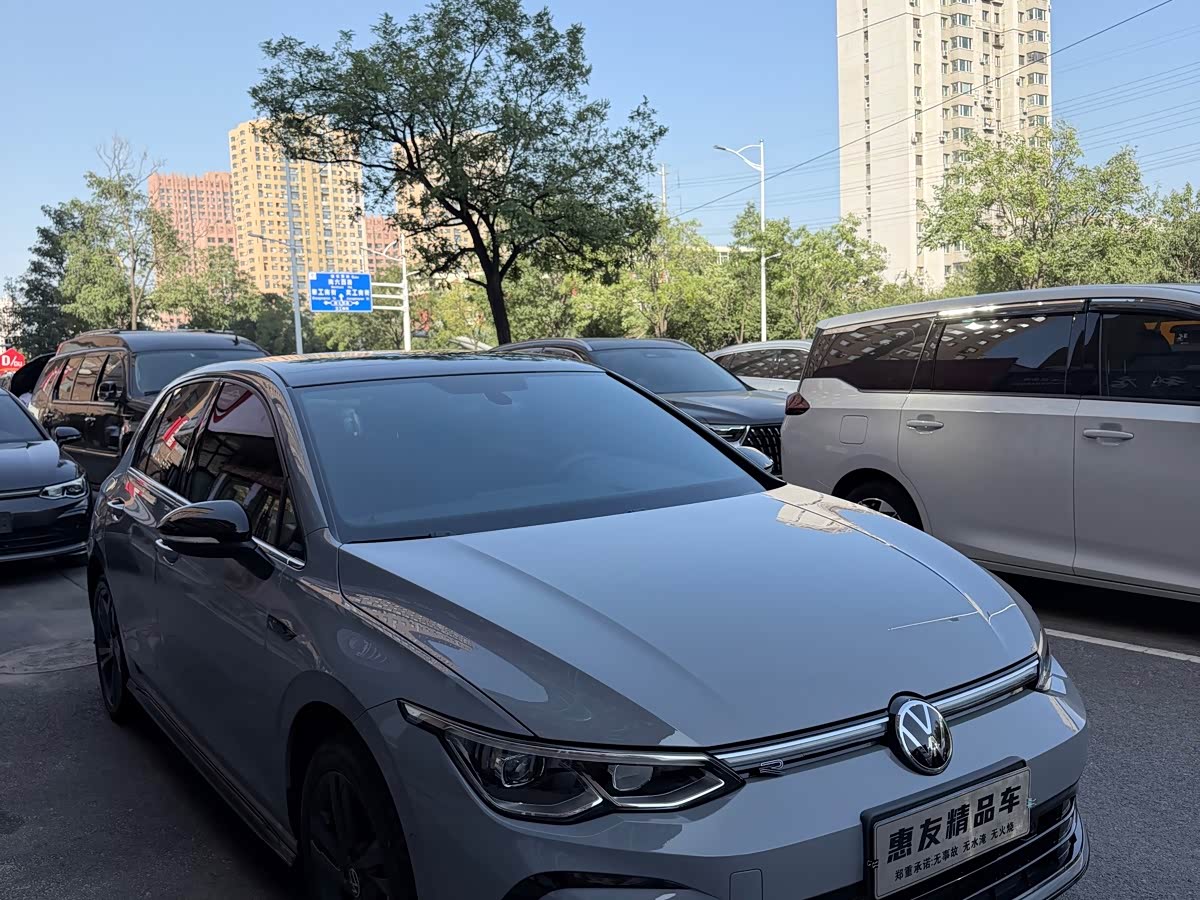 Volkswagen Golf 1.4 л 2022 г. Серебристо-серый, пробег 18000 км