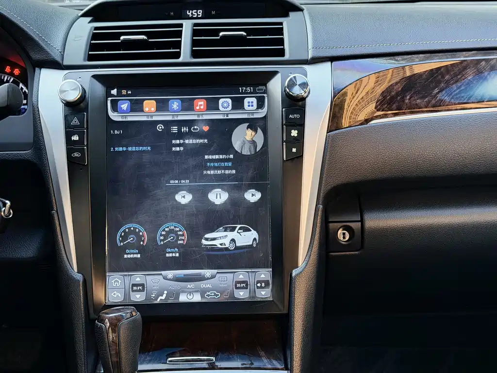 Toyota Camry — миниатюра 16
