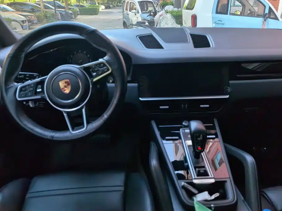 Porsche Cayenne — миниатюра 12