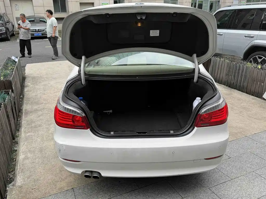 BMW 5 Series — миниатюра 15