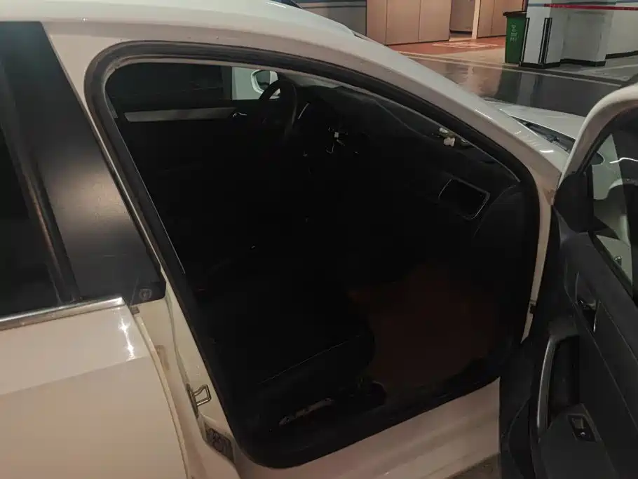Skoda Rapid Spaceback — миниатюра 8