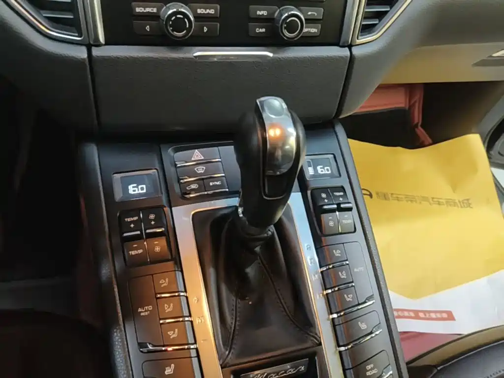 Porsche Macan — миниатюра 14