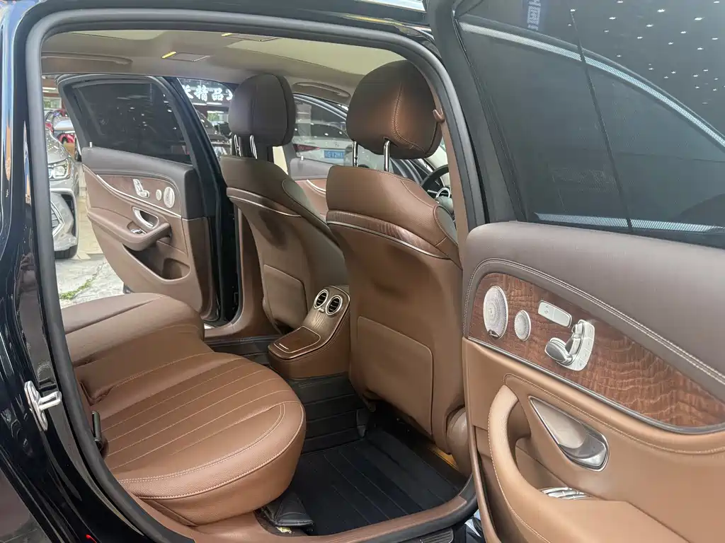 Mercedes-Benz E-Class — миниатюра 7