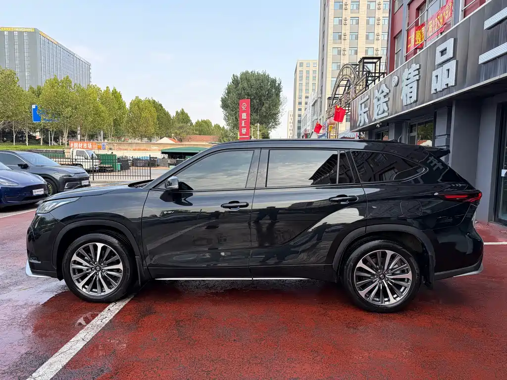 Toyota Crown Kluger — миниатюра 3